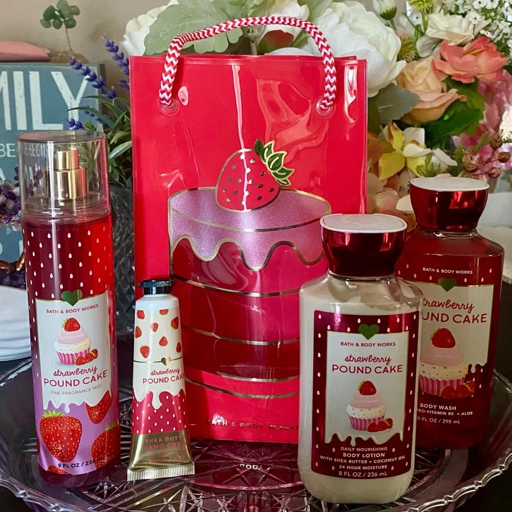 🆕🍓 SALE! BATH & BODY WORKS “STRAWBERRY POUND CAKE” LIMITED EDITION GIFT SET. NEW - Picture 2 of 7